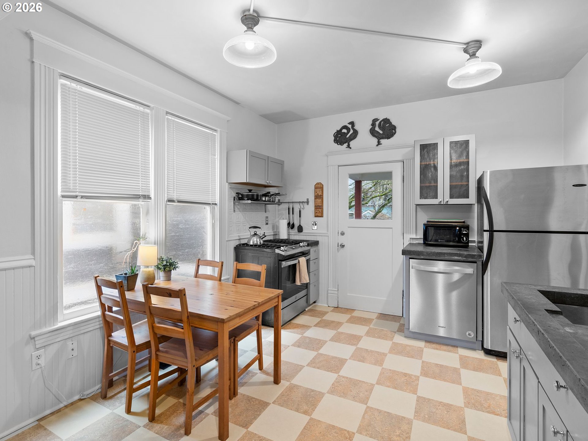 2712 Southeast Ash Street Portland, OR 97214 - Photo 11 of 46