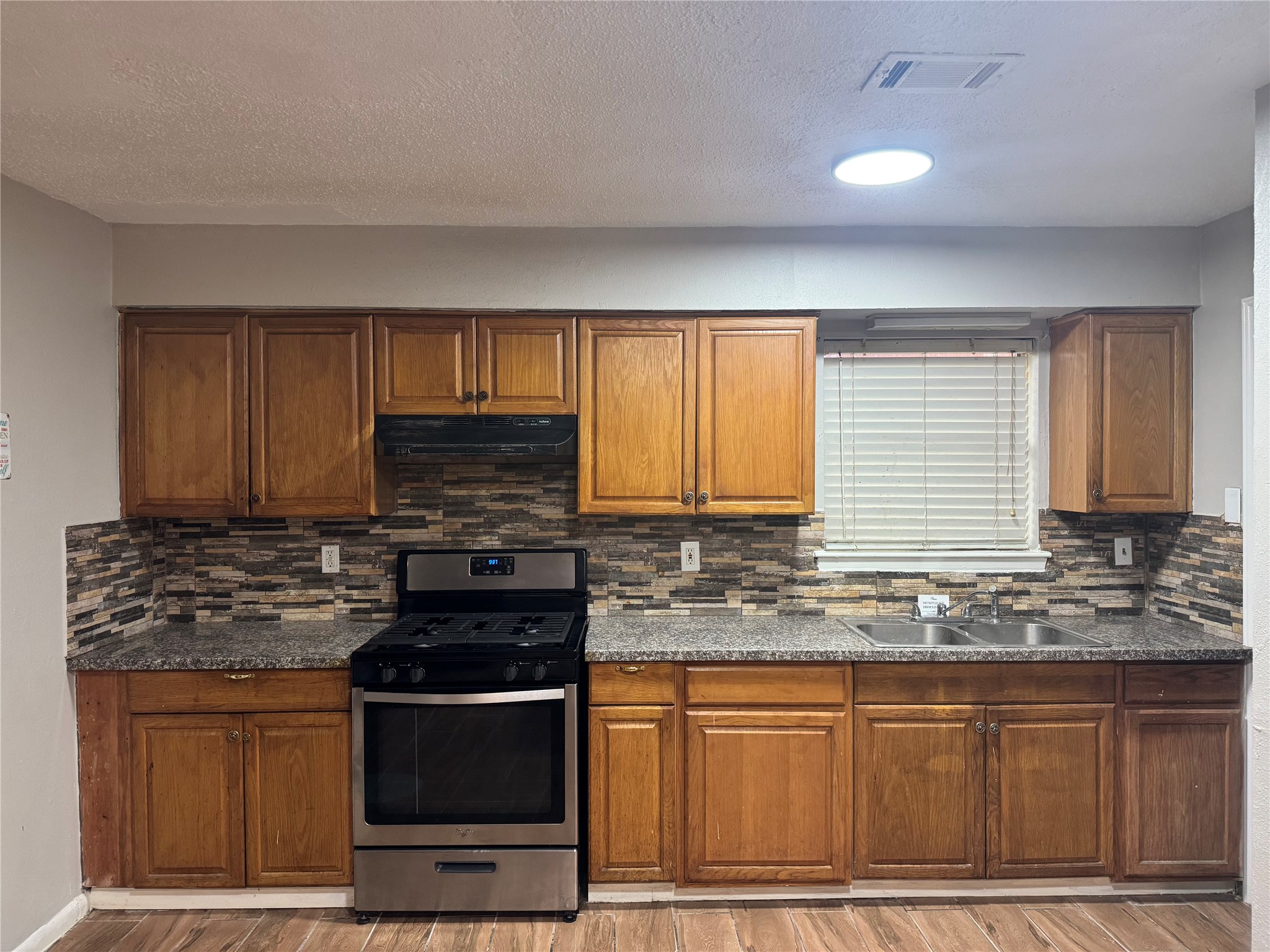 11322 Murr Way Houston, TX 77048 - Photo 2 of 25