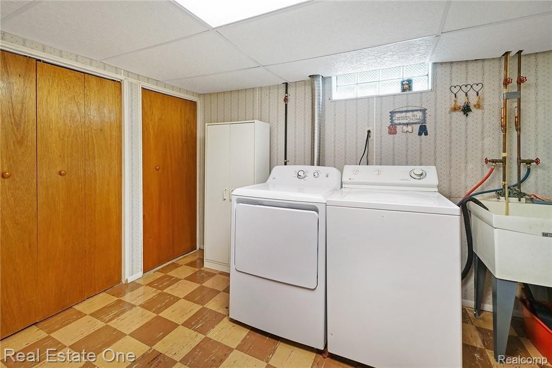 3736 Harding Street Dearborn, MI 48124 - Photo 19 of 23 DSC04357.jpg