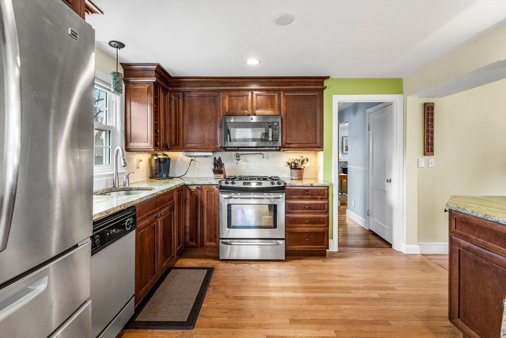 77 Cushing Road Milton, MA 02186 - Photo 6 of 24