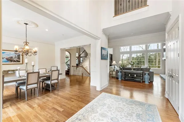 a view of livingroom with furniture and dining area