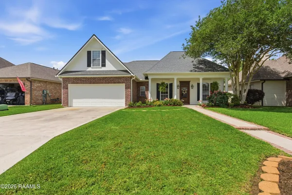 $350,000 | 124 Vestige Circle, Youngsville, LA 70592