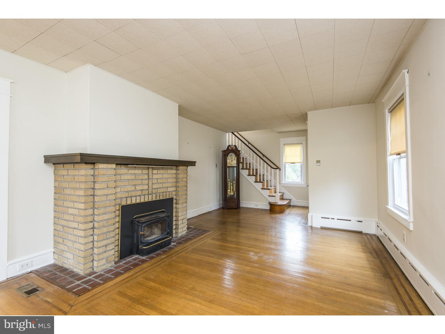 130 Erdenheim Road Glenside, PA 19038 - Photo 4 of 19 Living Room