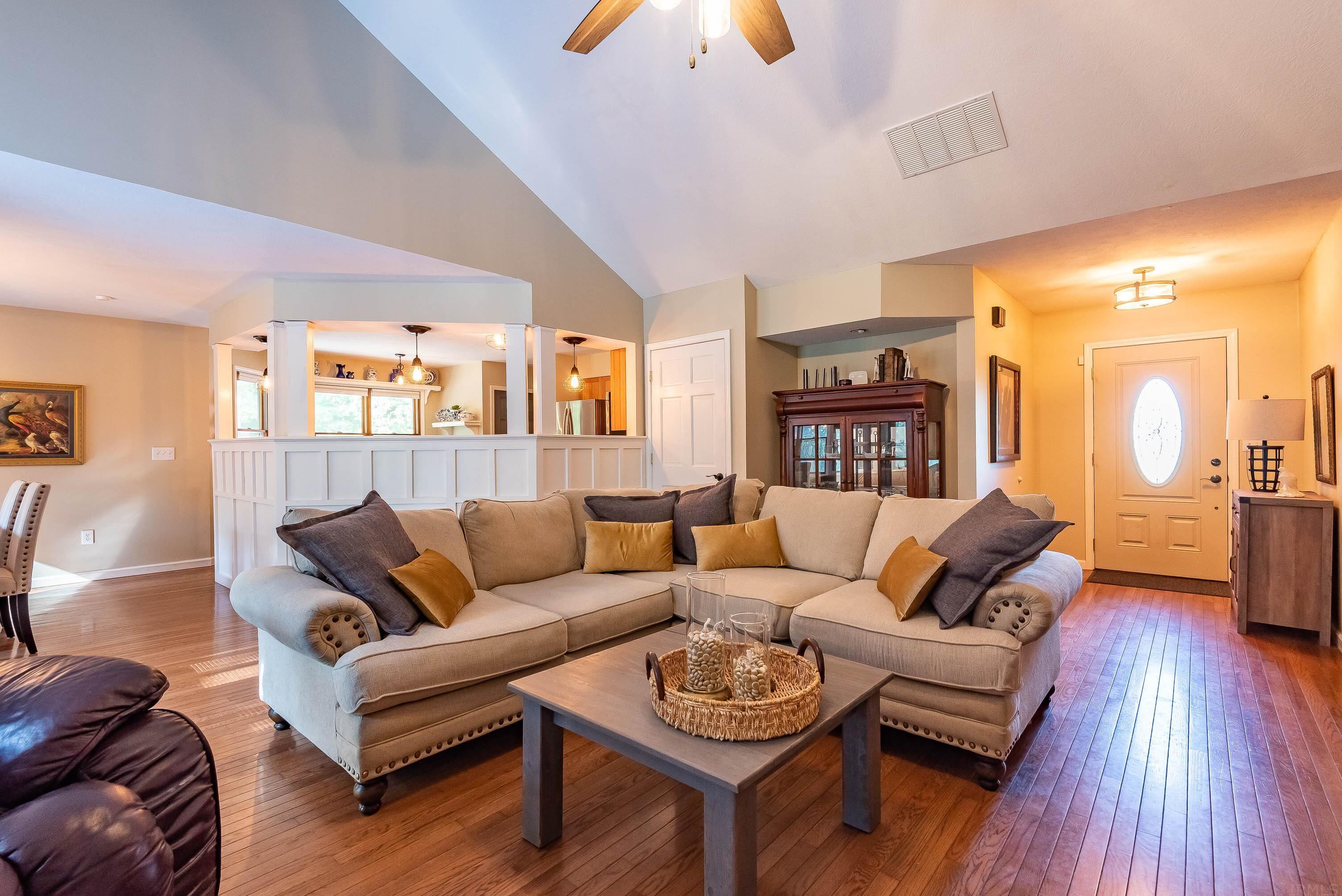7040 South Lodge Road Bloomington, IN 47403 - Photo 3 of 23 Gallery Image 3