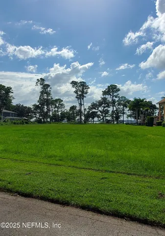 a view of a golf course