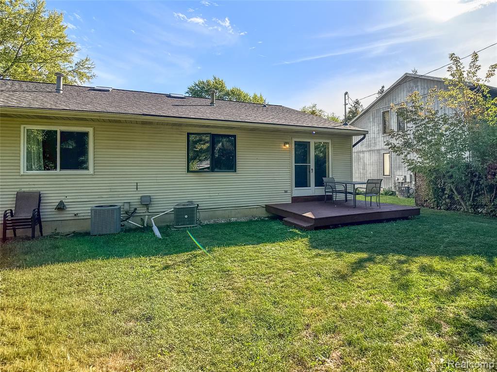 914 North Road Fenton, MI 48430 - Photo 45 of 57