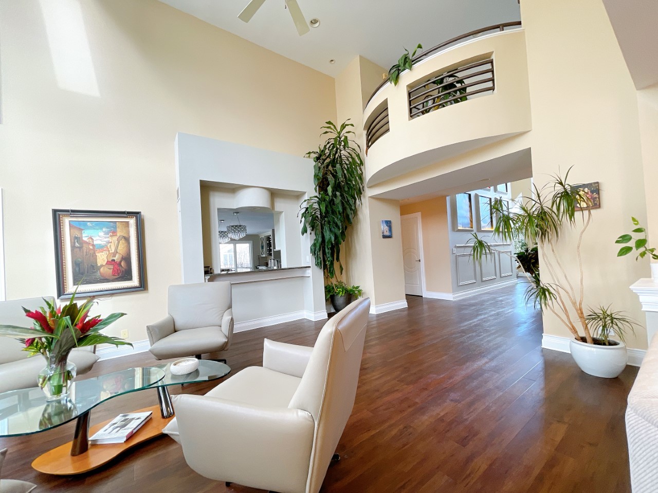 2047 Sheridan Road Buffalo Grove, IL 60089 - Photo 11 of 25 a living room with furniture and a potted plant