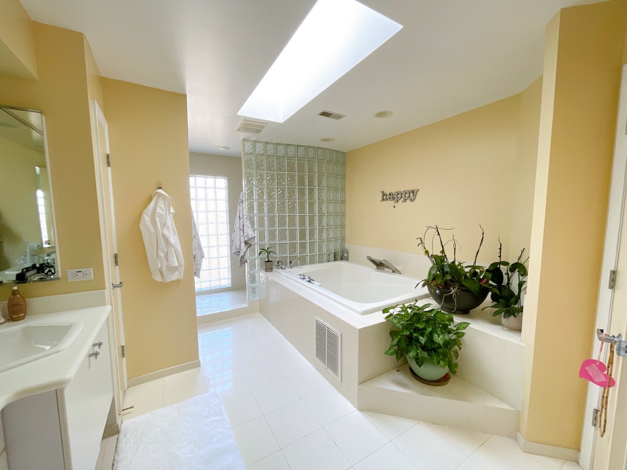 2047 Sheridan Road Buffalo Grove, IL 60089 - Photo 14 of 25 a hallway with a sink a washer and dryer