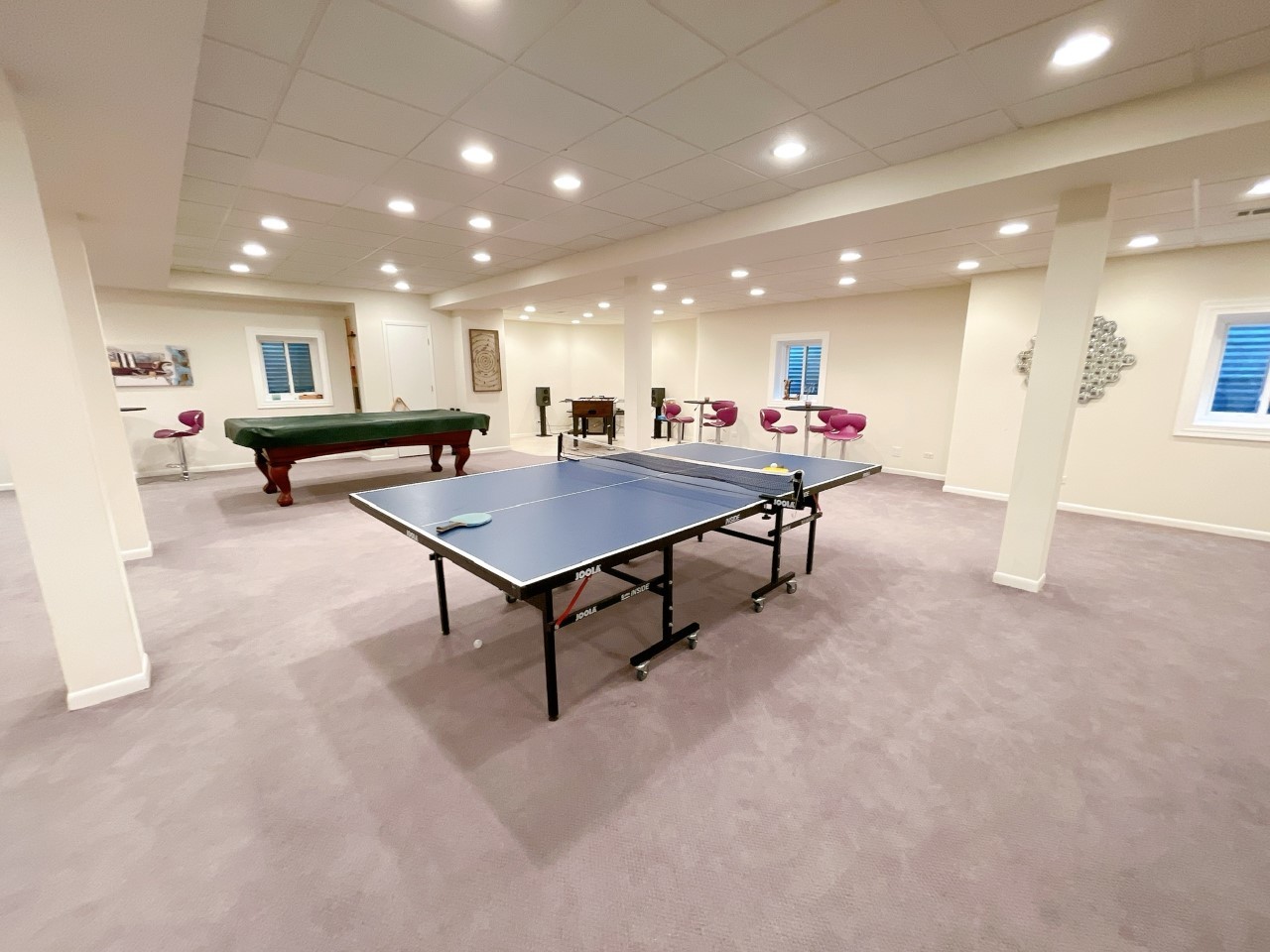 2047 Sheridan Road Buffalo Grove, IL 60089 - Photo 23 of 25 a room with furniture and a table