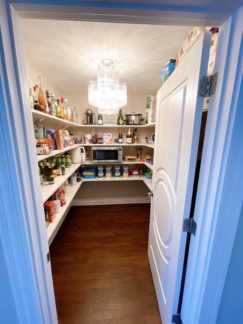 2047 Sheridan Road Buffalo Grove, IL 60089 - Photo 6 of 25 a view of washer and dryer