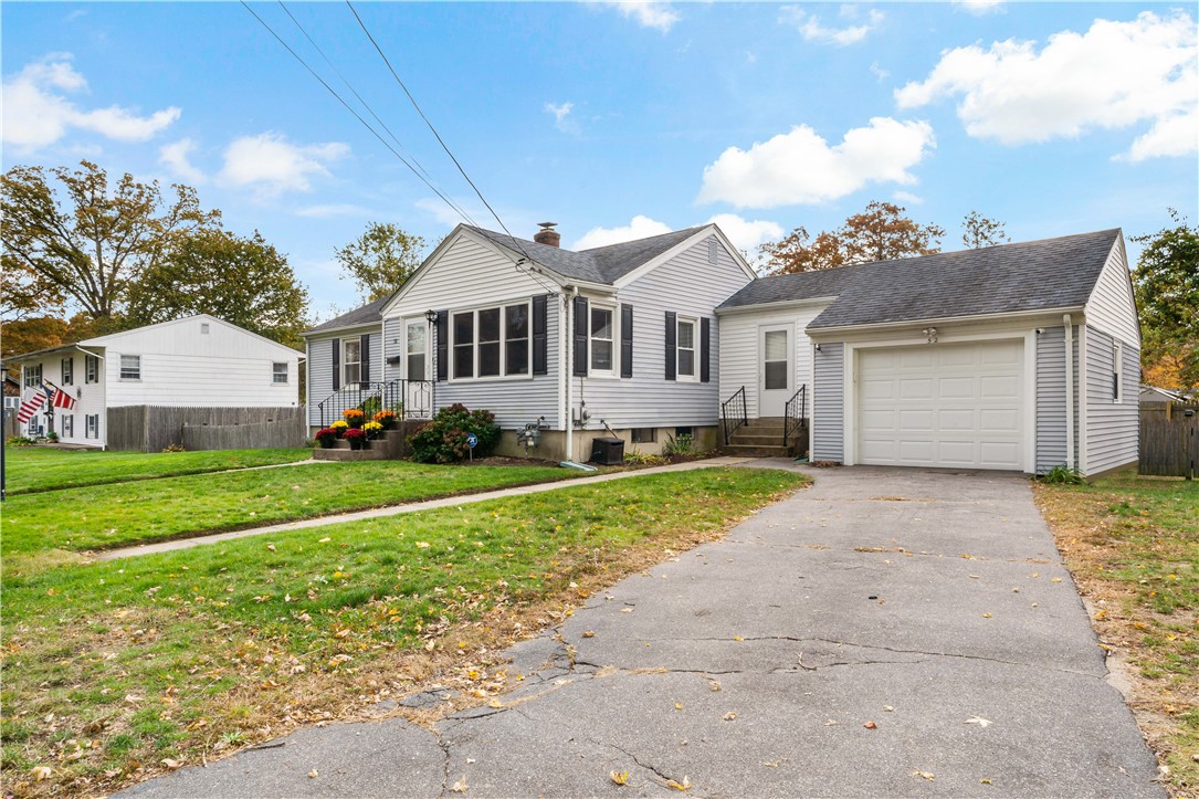 52 Merle Street Warwick, RI 02889 - Photo 3 of 27