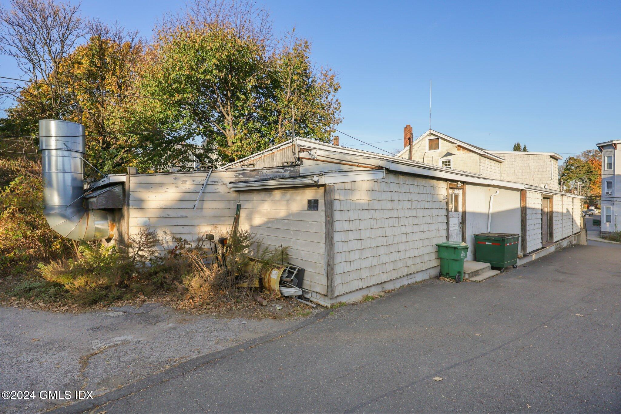 18 Beech Street Greenwich, CT 06830 - Photo 2 of 10 2 - 18 Beech St