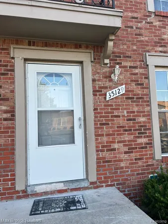 $1,400 | 35129 Terrybrook Drive, Unit 27, Sterling Heights, MI 48312