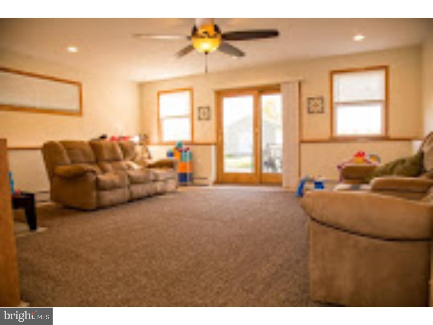 90 Ridge Road Telford, PA 18969 - Photo 6 of 24 Living Room