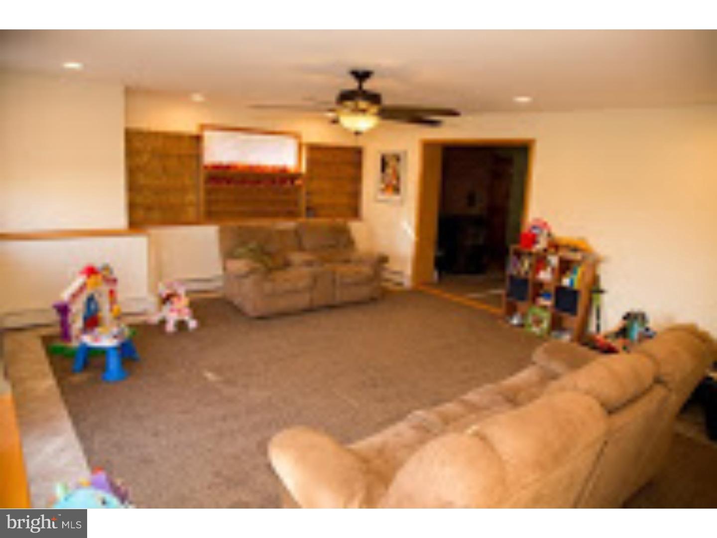 90 Ridge Road Telford, PA 18969 - Photo 7 of 24 Living Room