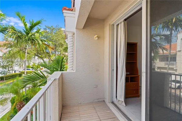 $5,300 | 21396 Marina Cove Circle, Unit 17J, Aventura, FL 33180