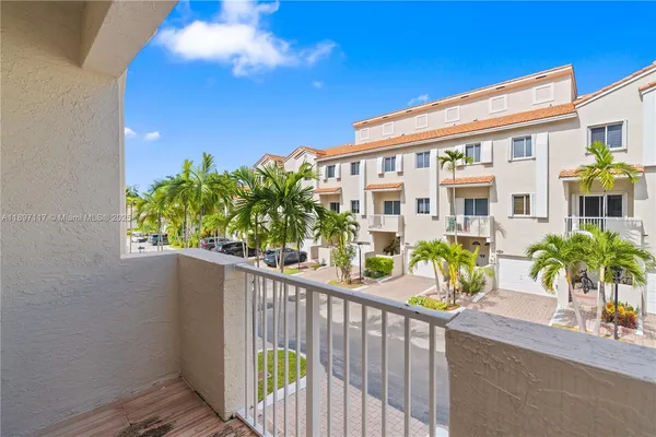 $5,300 | 21396 Marina Cove Circle, Unit 17J, Aventura, FL 33180