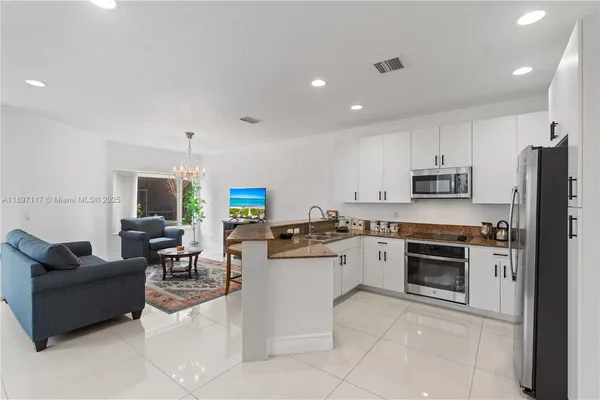 $5,300 | 21396 Marina Cove Circle, Unit 17J, Aventura, FL 33180