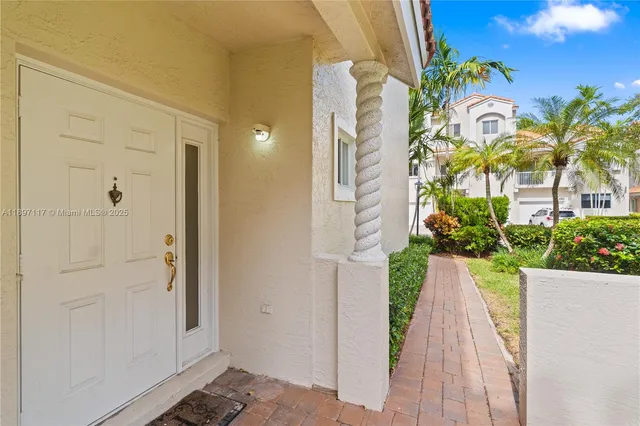 a view of a entryway with interior