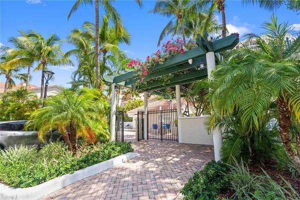 $5,300 | 21396 Marina Cove Circle, Unit 17J, Aventura, FL 33180