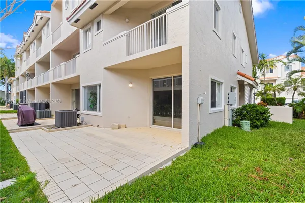 $5,300 | 21396 Marina Cove Circle, Unit 17J, Aventura, FL 33180