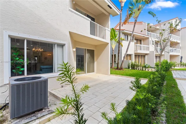 $5,300 | 21396 Marina Cove Circle, Unit 17J, Aventura, FL 33180