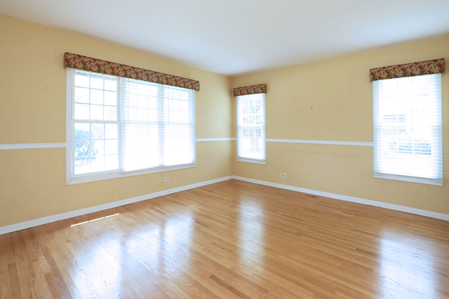 1324 Chartwell Road Schaumburg, IL 60169 - Photo 7 of 36