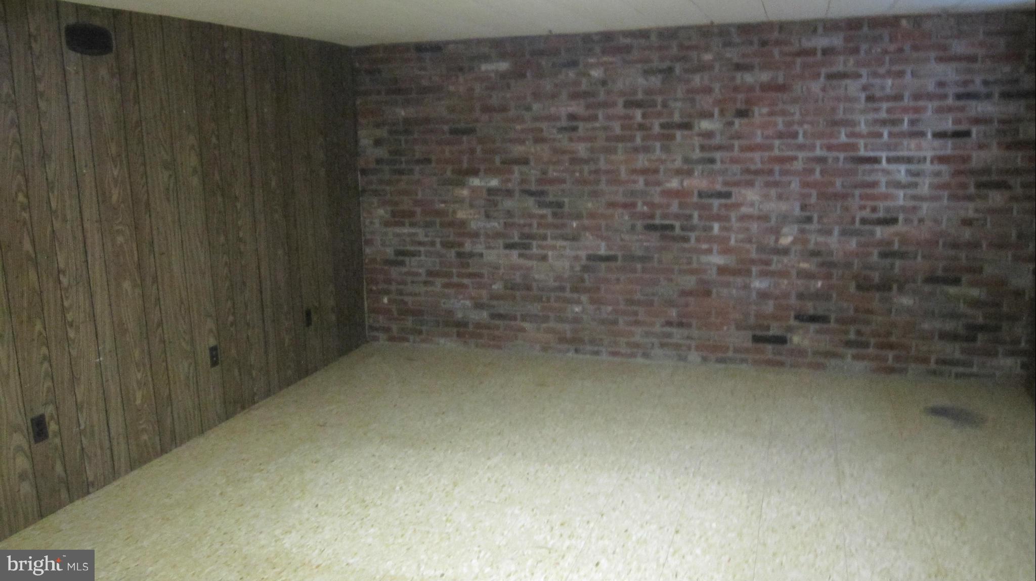 1710 Heathfield Road Baltimore, MD 21239 - Photo 18 of 28 Family Room
