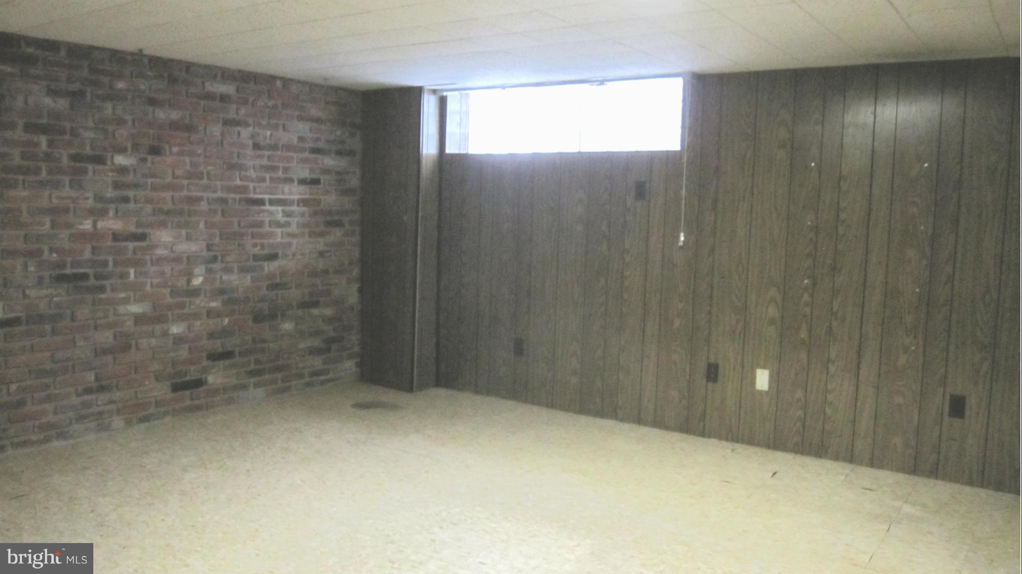 1710 Heathfield Road Baltimore, MD 21239 - Photo 19 of 28 Family Room