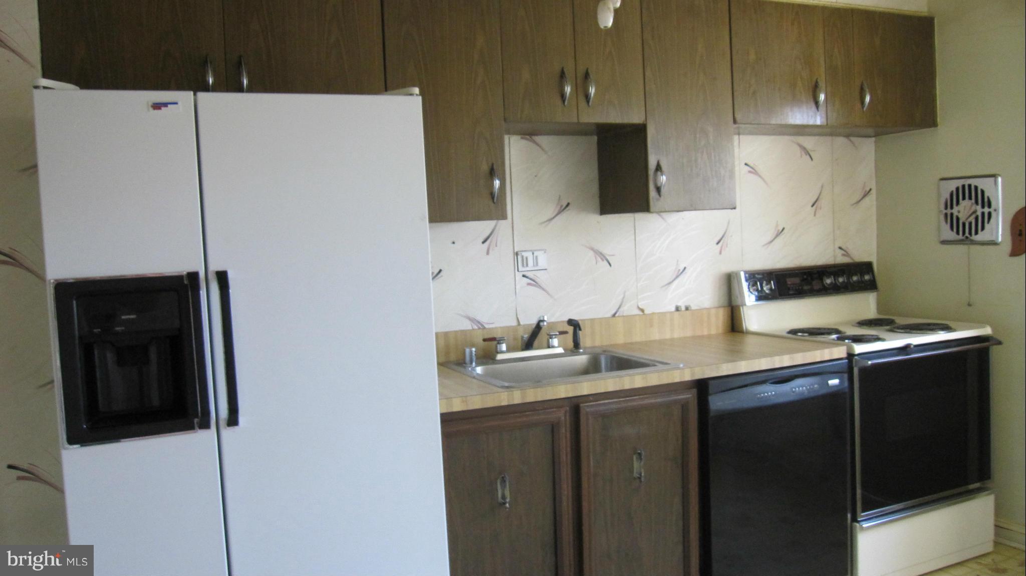 1710 Heathfield Road Baltimore, MD 21239 - Photo 7 of 28 Kitchen