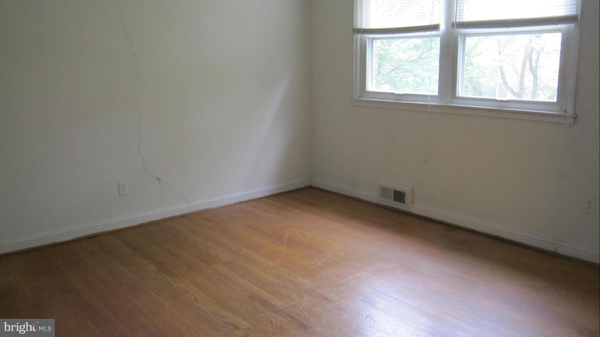 1710 Heathfield Road Baltimore, MD 21239 - Photo 10 of 28 Bedroom (Master)