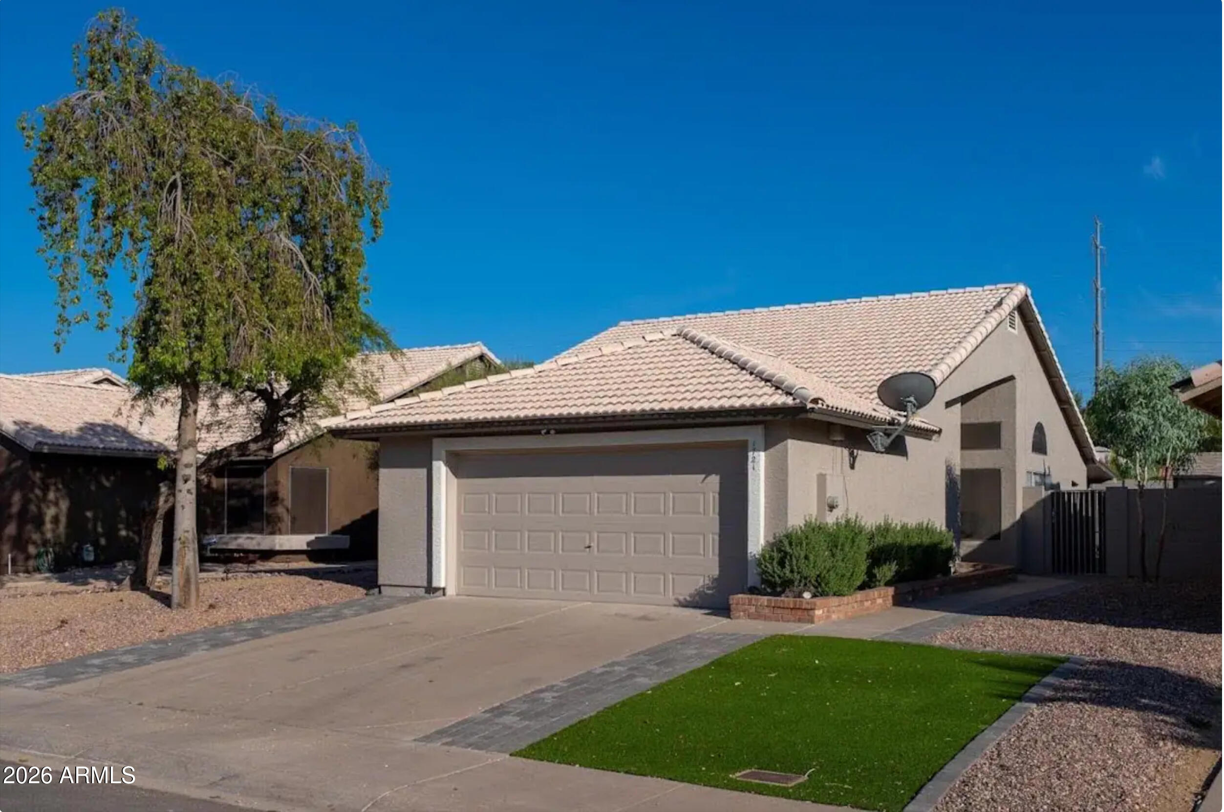 1721 East Fremont Road Phoenix, AZ 85042 - Photo 2 of 40 IMG_0400