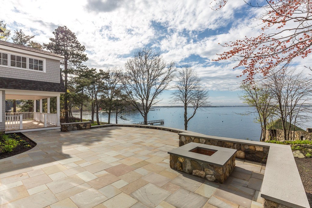 12 Davis Road Marblehead, MA 01945 - Photo 8 of 30 Gallery Image 8