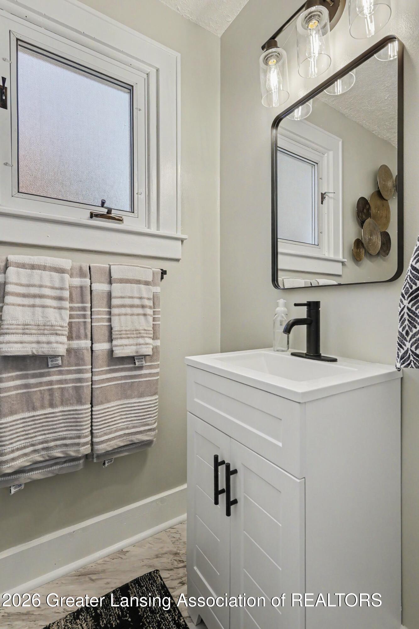 1712 Osborn Road Lansing, MI 48915 - Photo 17 of 34 016_file_9097