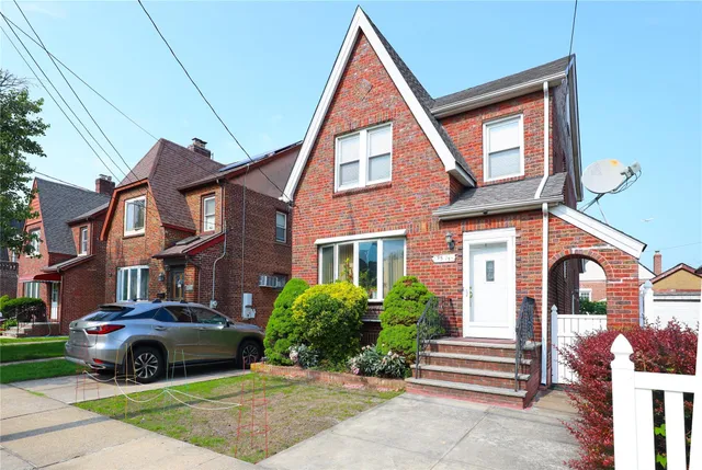 $828,000 | 95-15 243rd Street, Floral Park, NY 11001