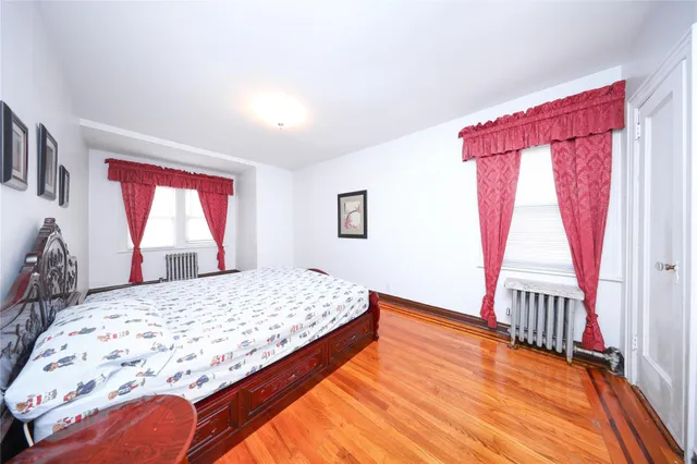 $828,000 | 95-15 243rd Street, Floral Park, NY 11001