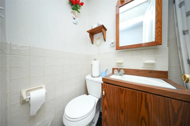 $828,000 | 95-15 243rd Street, Floral Park, NY 11001