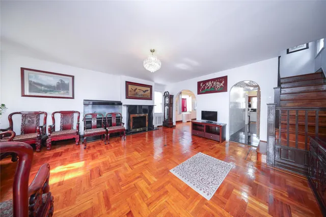 $828,000 | 95-15 243rd Street, Floral Park, NY 11001