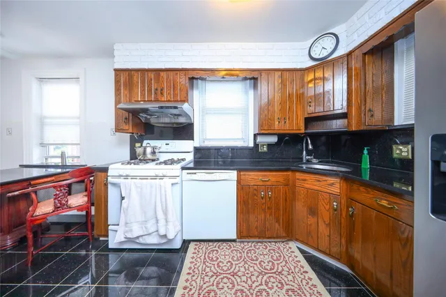 $828,000 | 95-15 243rd Street, Floral Park, NY 11001