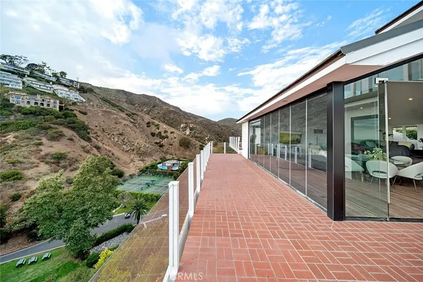 $25,000 | 343 Emerald Bay, Laguna Beach, CA 92651