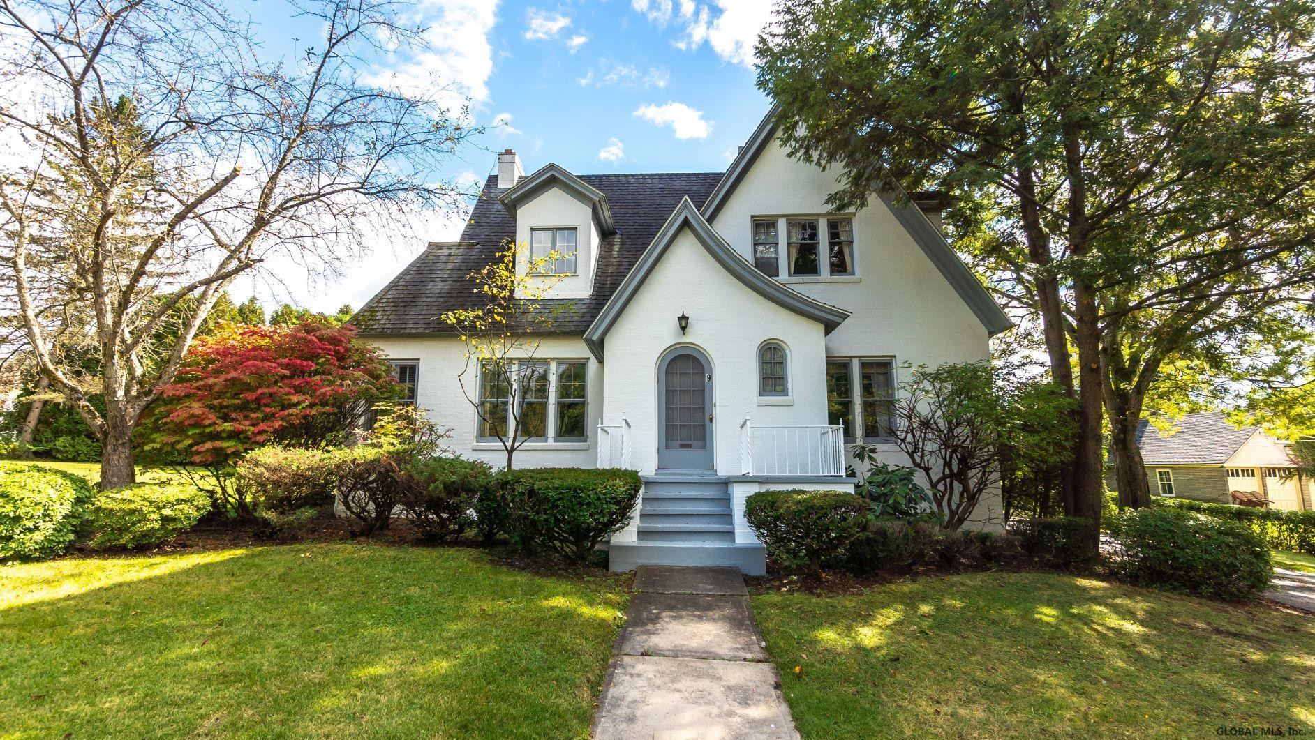 9 Pershing Road Amsterdam, NY 12010 - Photo 1 of 38 Photo 1