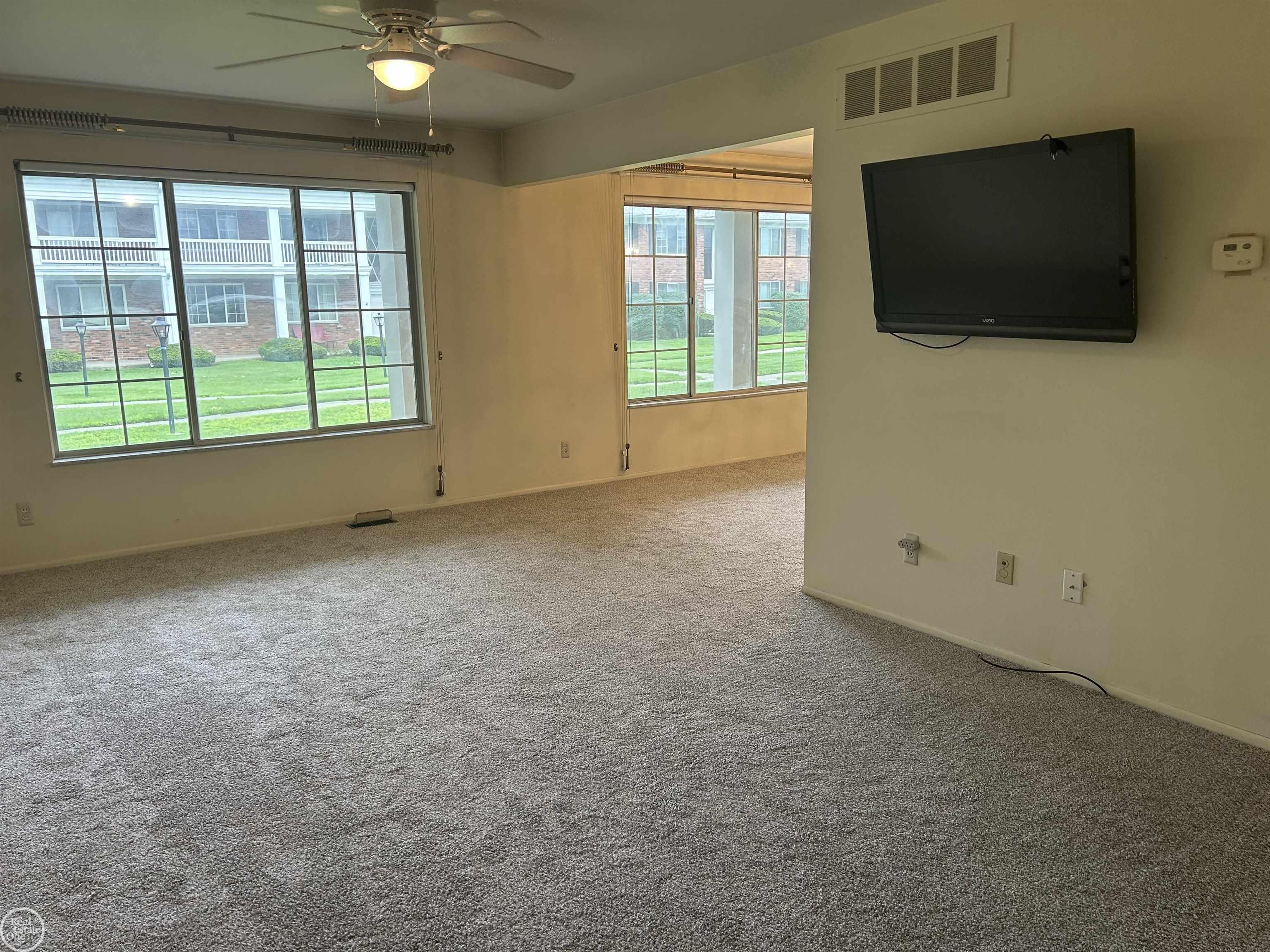 29304 Hoover Road Warren, MI 48093 - Photo 18 of 24 50116880-17.JPG