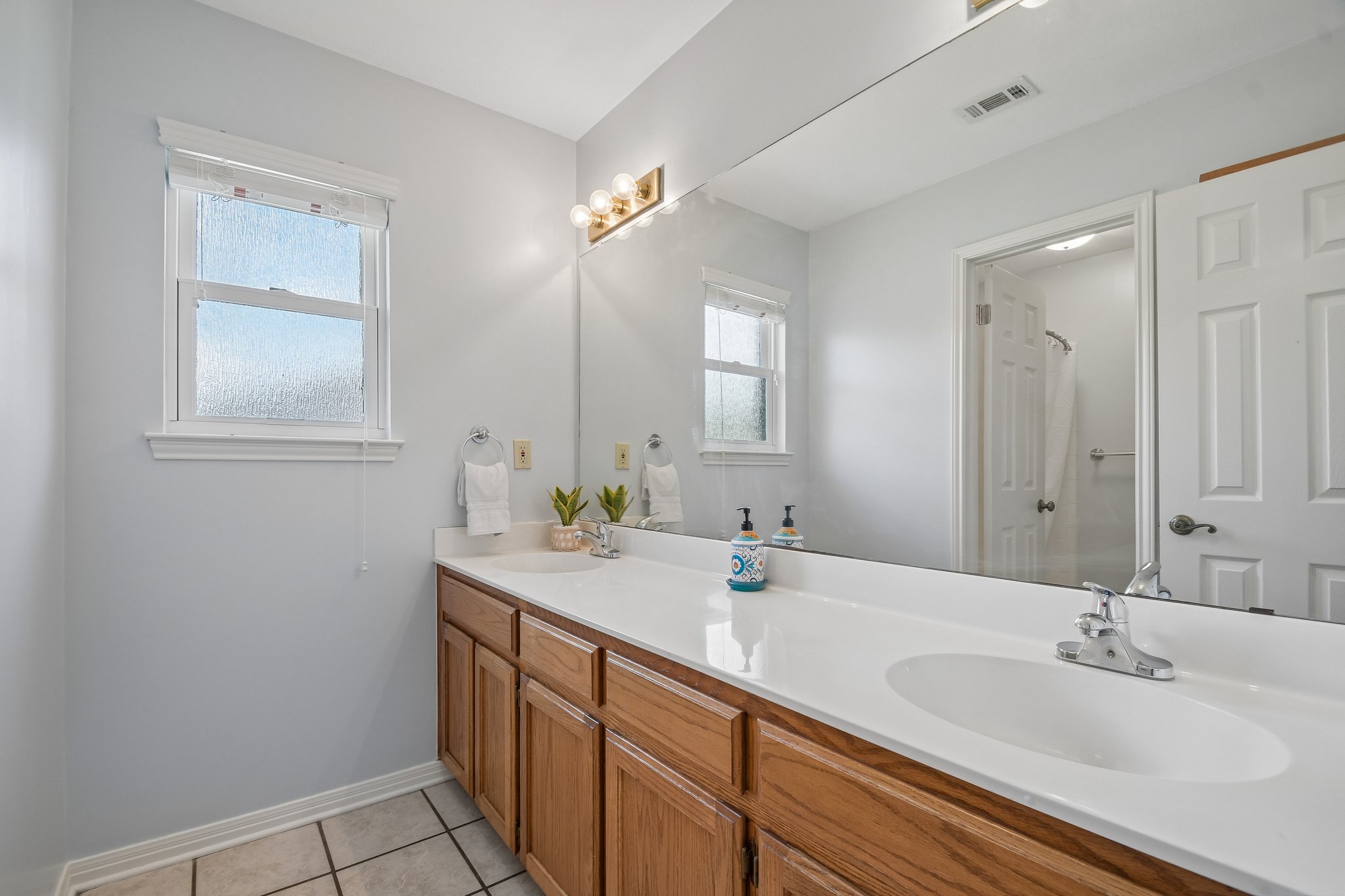 3902 Denim Trail Austin, TX 78739 - Photo 19 of 40 Secondary Bath with double vanities and separate shower and toilet area