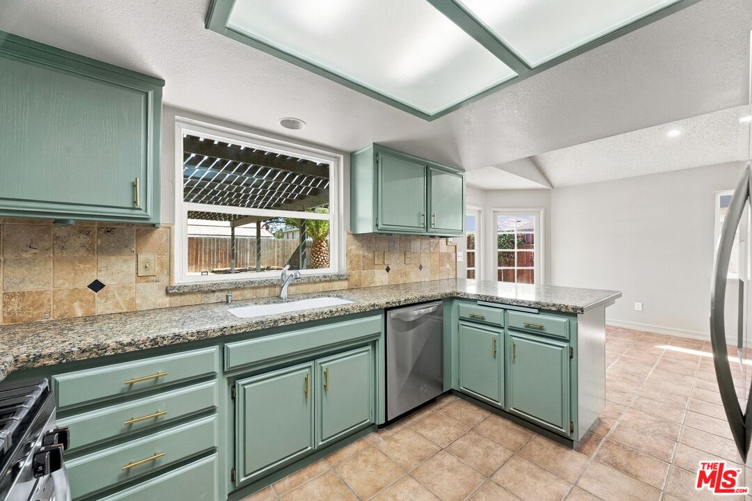 6304 Castleton Street Bakersfield, CA 93313 - Photo 20 of 40 Gallery Image 20