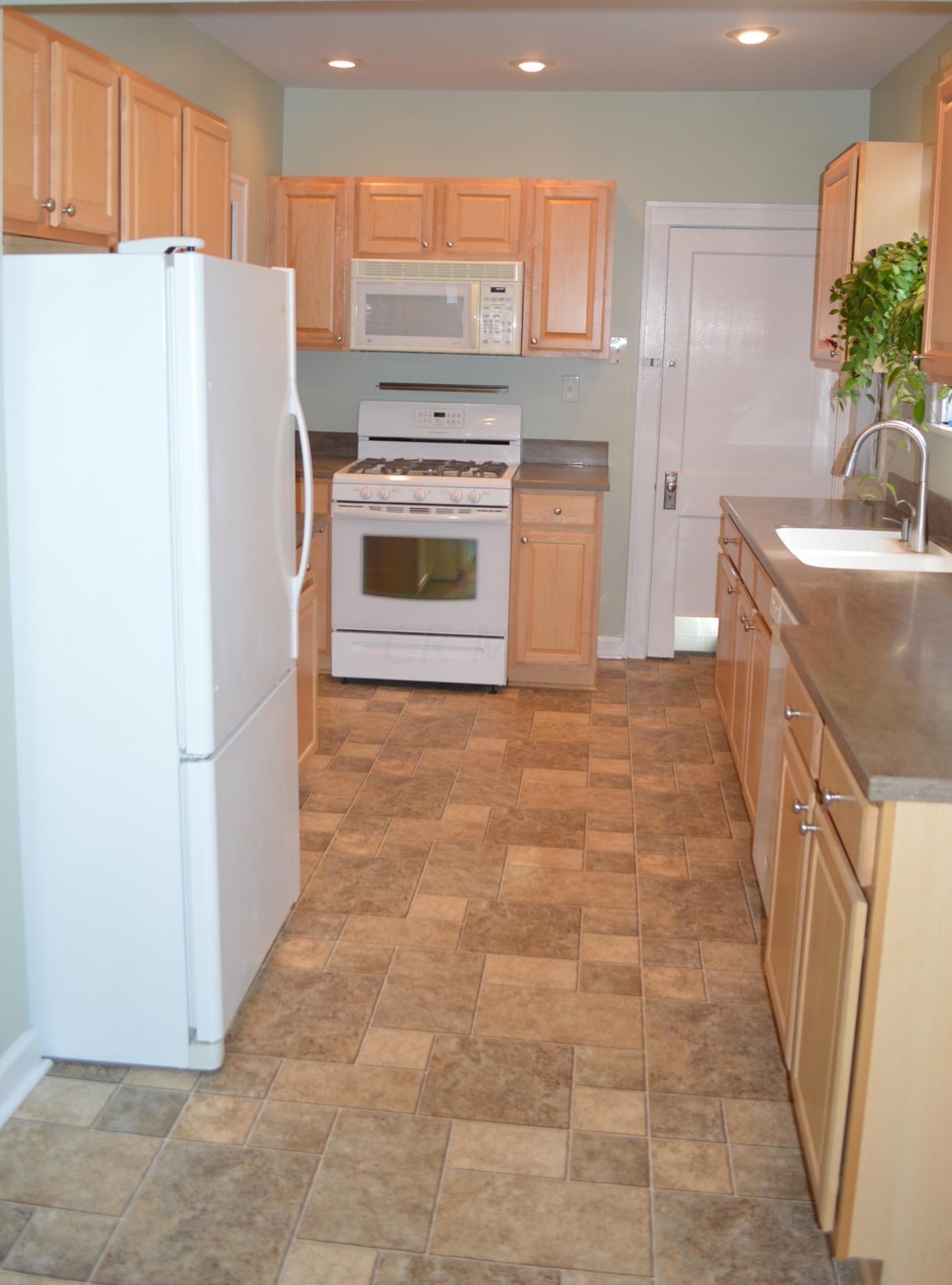 144 East Pacemont Road Columbus, OH 43202 - Photo 7 of 19