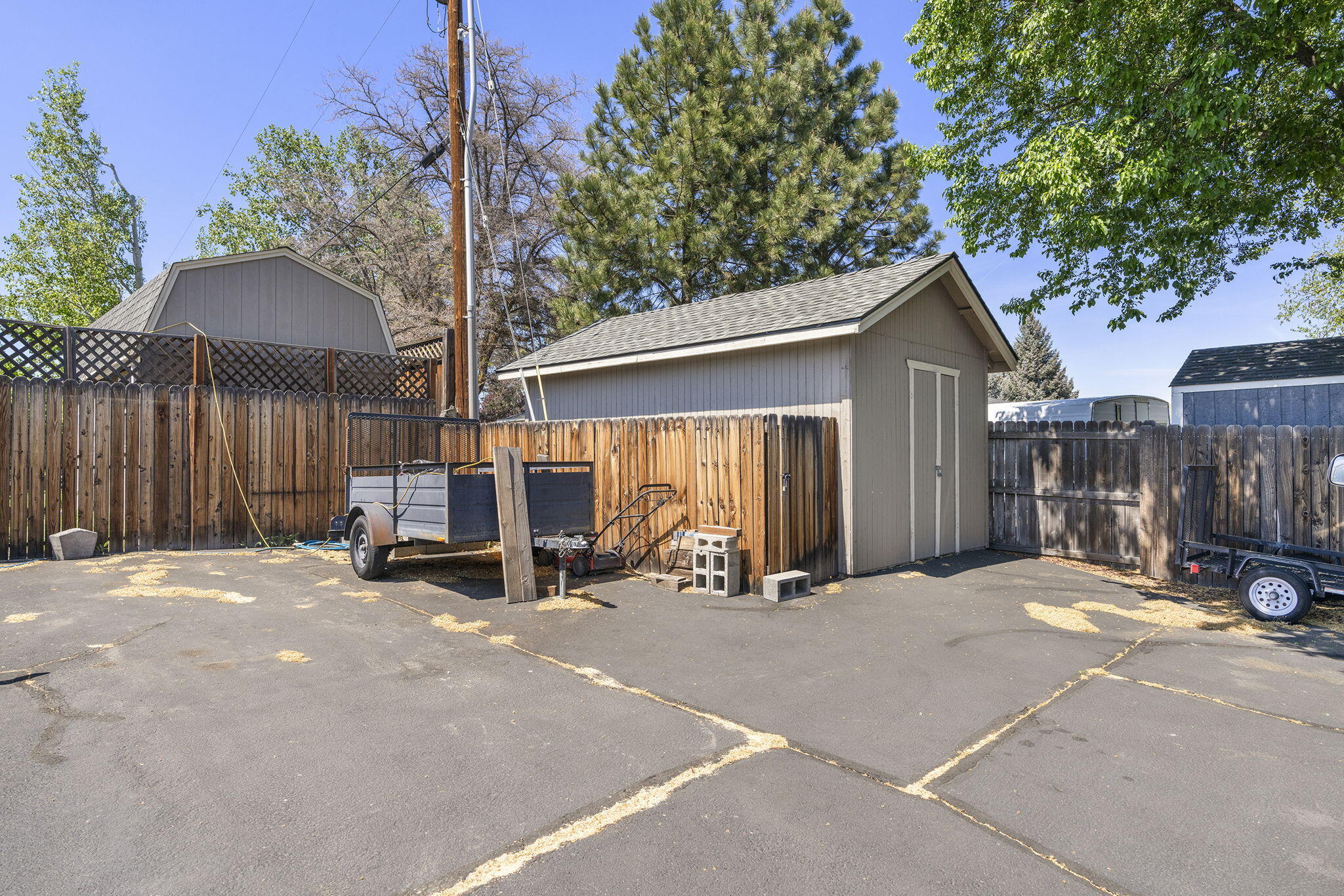 2211 Southwest Quartz Avenue Redmond, OR 97756 - Photo 20 of 26 a view of a house with backyard and sitting area