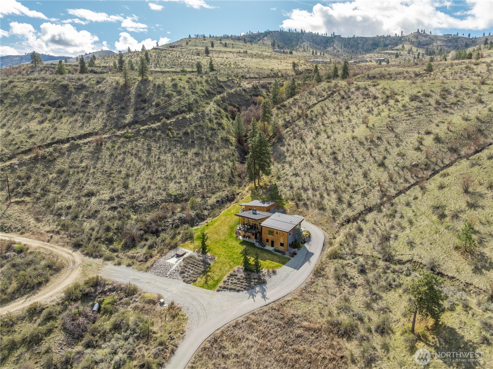 111 Hawks Meadow Road Chelan, WA 98816 - Photo 3 of 40