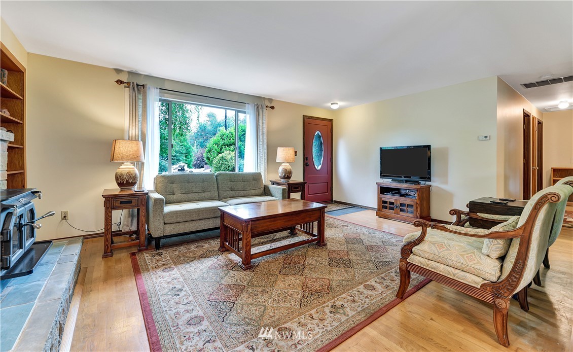 503 240th Street Southeast Bothell, WA 98021 - Photo 12 of 33