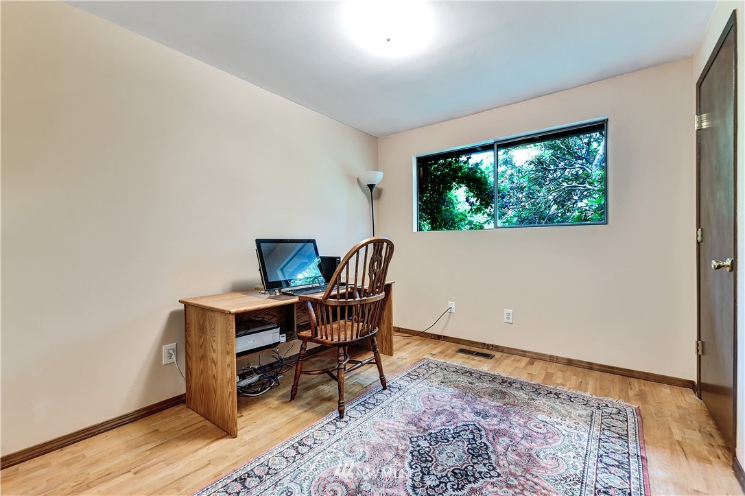 503 240th Street Southeast Bothell, WA 98021 - Photo 13 of 33