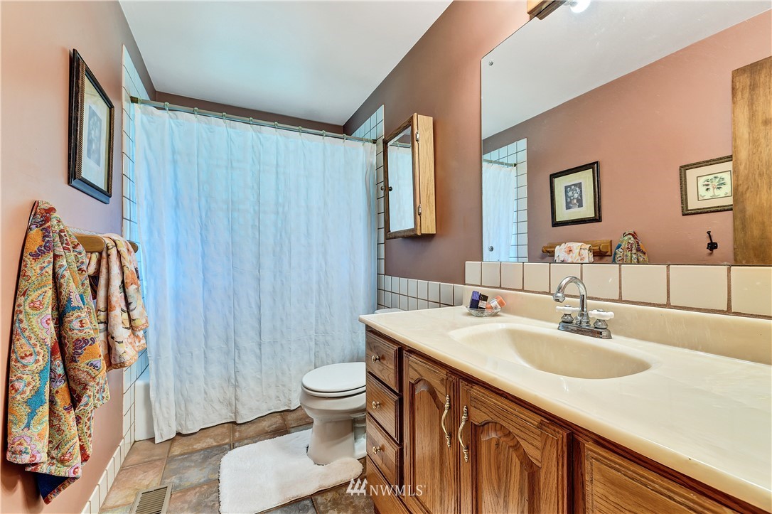 503 240th Street Southeast Bothell, WA 98021 - Photo 14 of 33